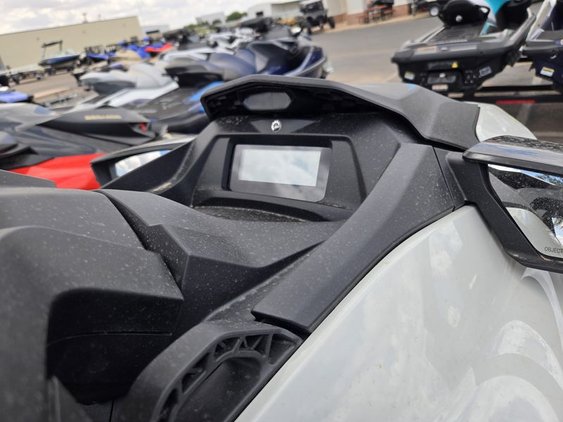 2025 SEADOO GTI SE 130 WITH SOUND SYSTEM IDF TEAL BLUE AND MANTA GREEN Image 14