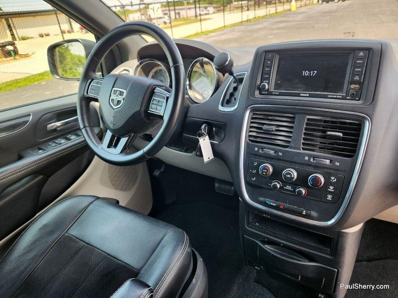 2019 Dodge Grand Caravan SXTImage 30