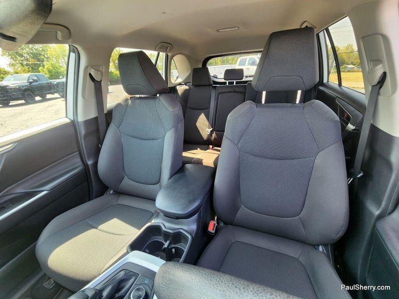 2024 Toyota RAV4 Hybrid LE photo 26