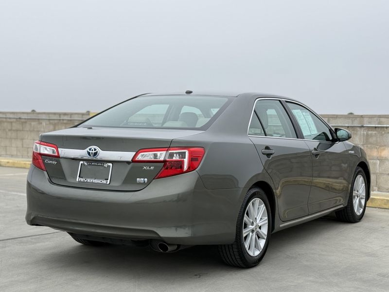 2013 Toyota Camry Hybrid XLEImage 12