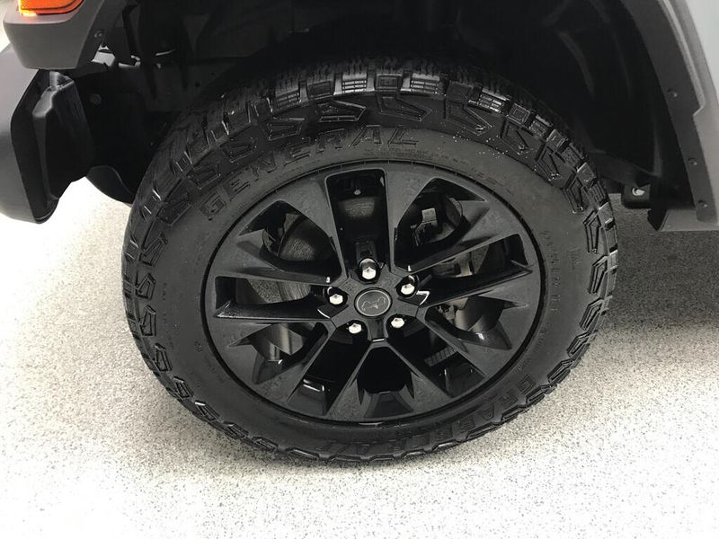 Used 2024 Jeep Gladiator NighthawkImage 2