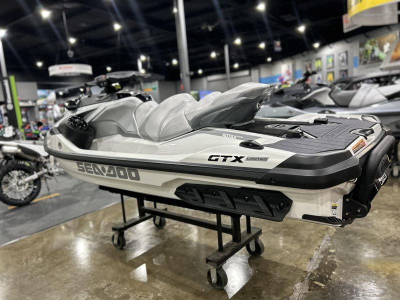 New 2025 Sea-Doo GTX LIMITED 325 (SOUND SYSTEM) Image 17