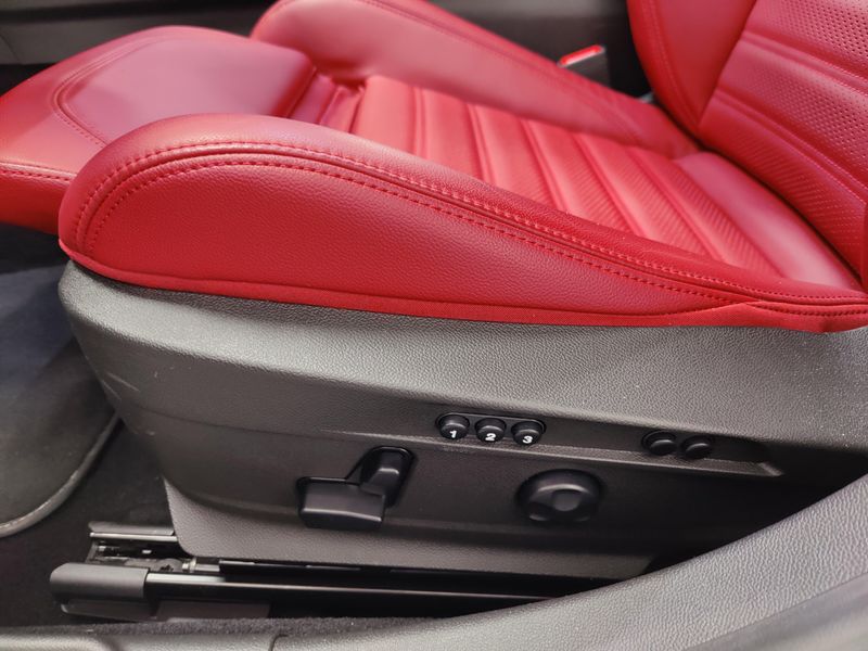 New 2025 Alfa Romeo Giulia AwdImage 14