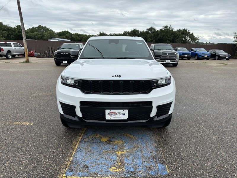 2024 Jeep Grand Cherokee L Altitude X 4x4Image 3