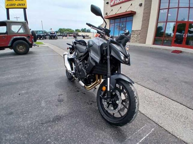 2025 Honda CB750 HORNET BASE 