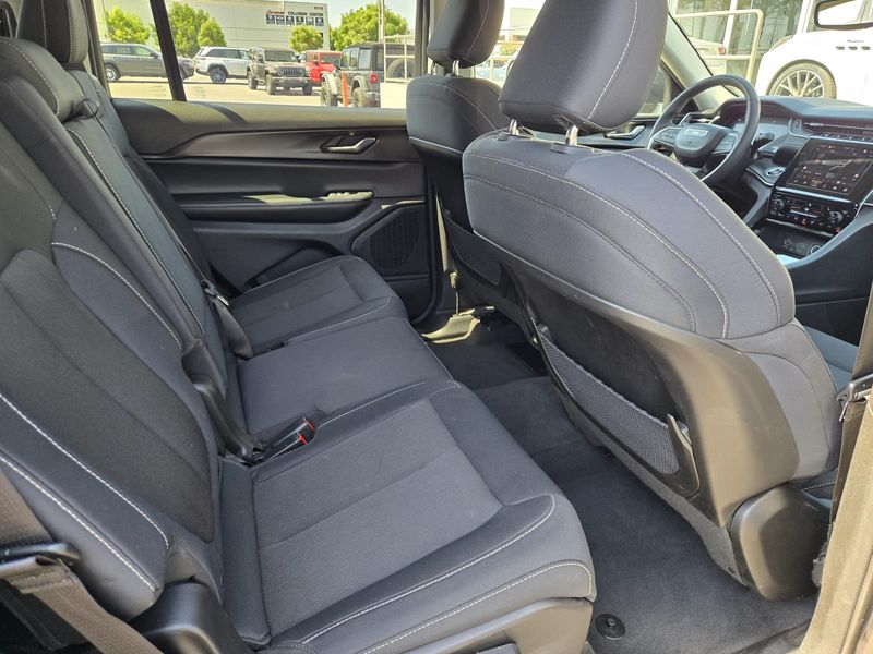 Used 2023 Jeep Grand Cherokee L Laredo 4x2