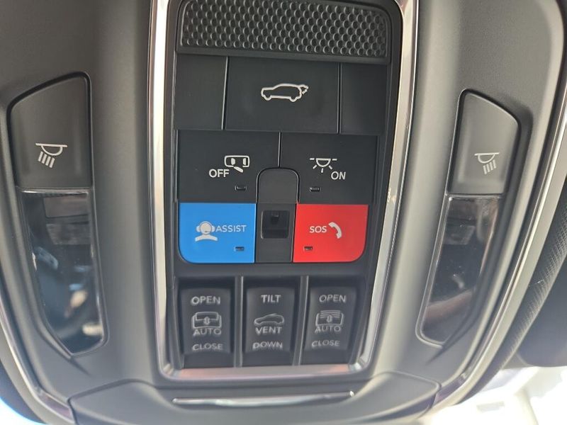 2025 Jeep Grand Cherokee Summit photo 17