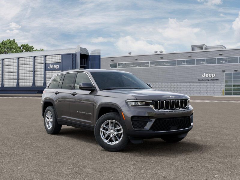 New 2026 Jeep Grand Cherokee Laredo XImage 3