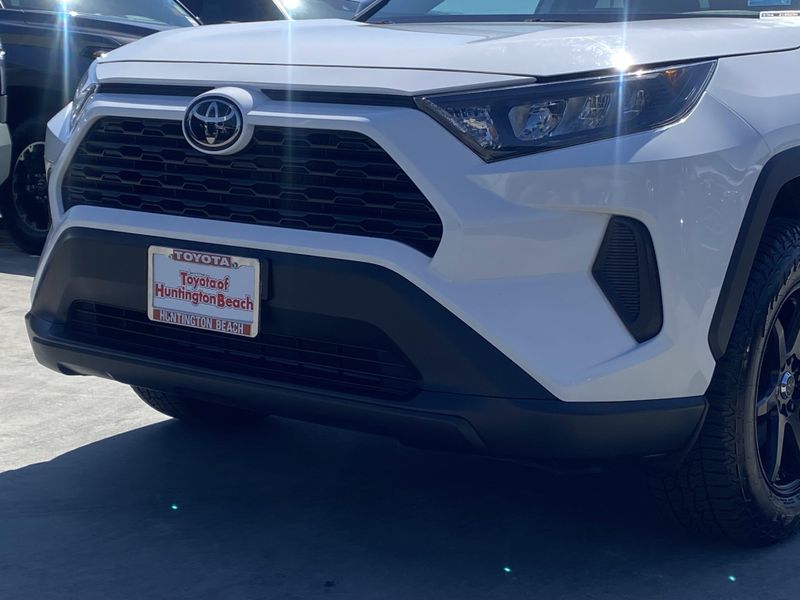 Used 2021 Toyota RAV4 LEImage 7