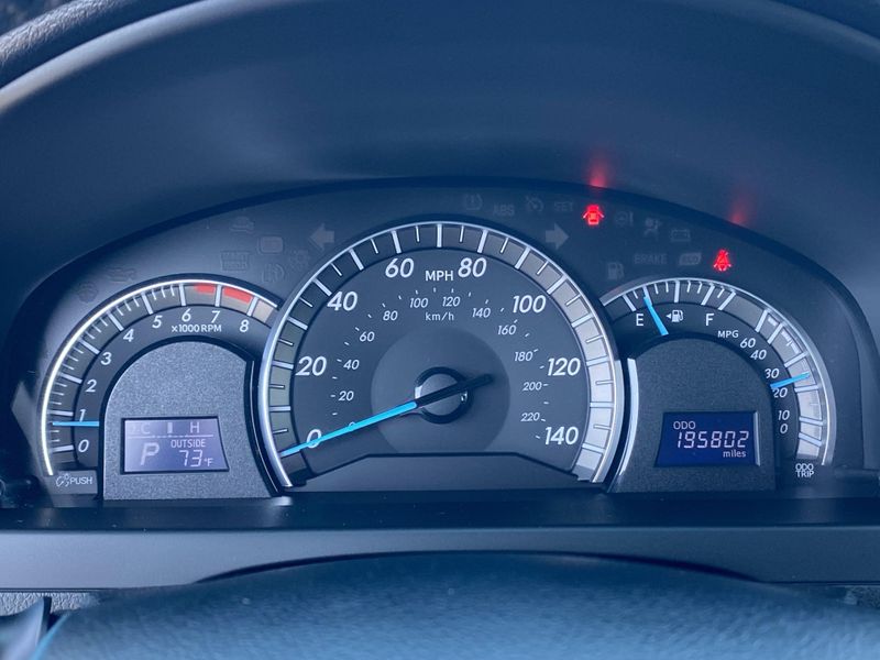 2012 Toyota Camry SEImage 28