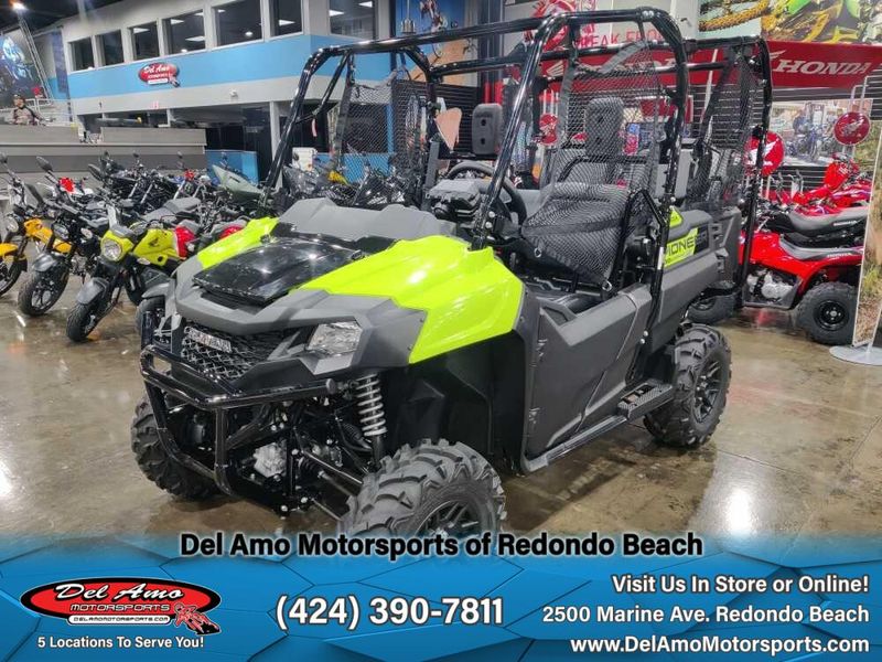 2024 Honda SXS700M4DLR  in a KRYPTON GREEN exterior color. Del Amo Motorsports of Redondo Beach (424) 304-1660 delamomotorsports.com 