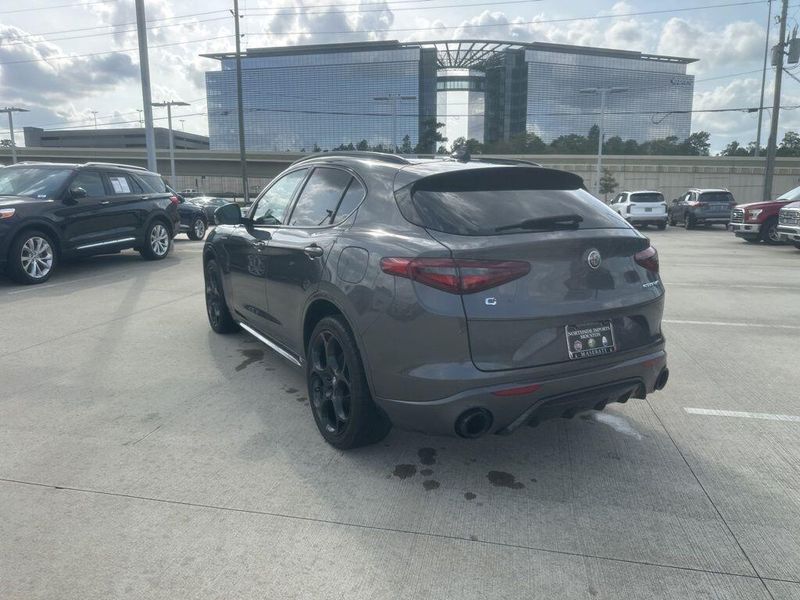 Used 2022 Alfa Romeo Stelvio VeloceImage 7