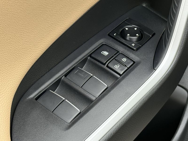2021 Toyota RAV4 Hybrid LimitedImage 19