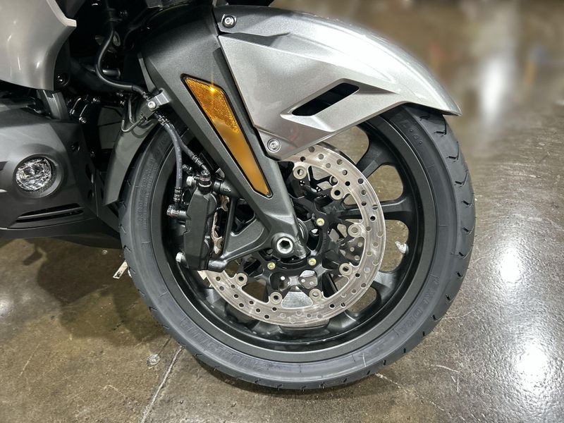 2025 Honda GOLDWING TOUR DCT Image 25