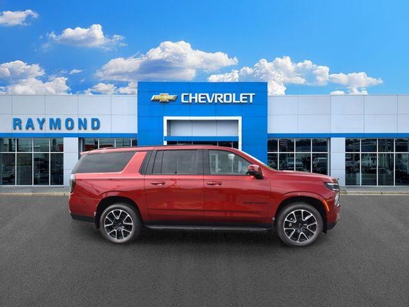 New 2026 Chevrolet Suburban RSTImage 2