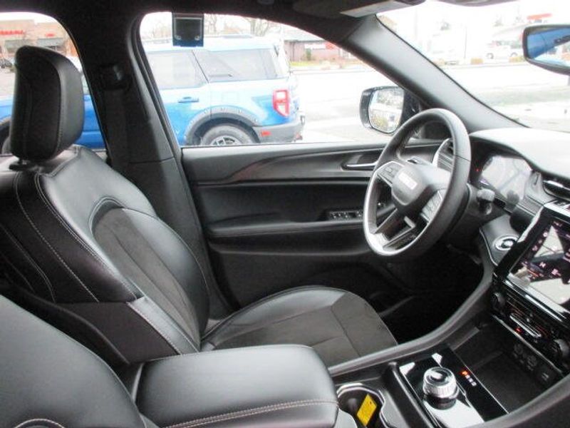 Used 2024 Jeep Grand Cherokee L AltitudeImage 24