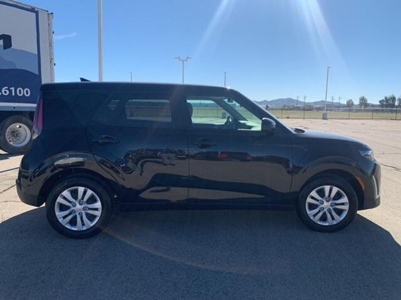 Used 2025 Kia Soul LXImage 4