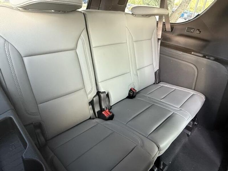 2023 Gmc Yukon XL SLT photo 12