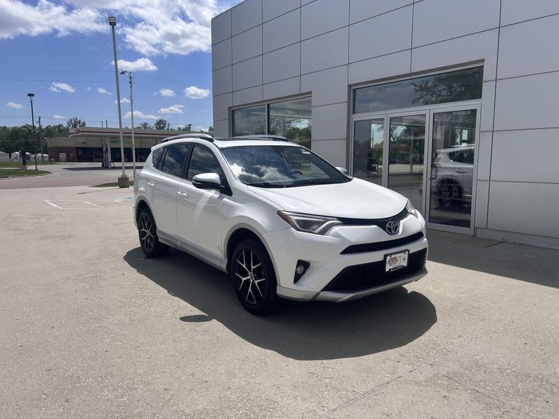 2016 Toyota RAV4 SEImage 2