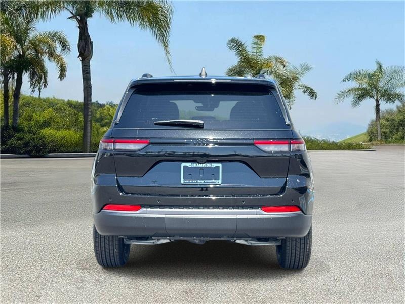 New 2026 Jeep Grand Cherokee Laredo Altitude 4x2