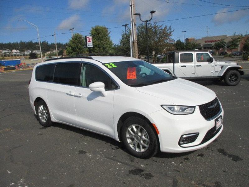 2022 Chrysler Pacifica Touring LImage 5