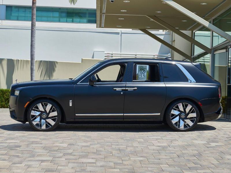 New 2027 Rolls-Royce Cullinan Image 3
