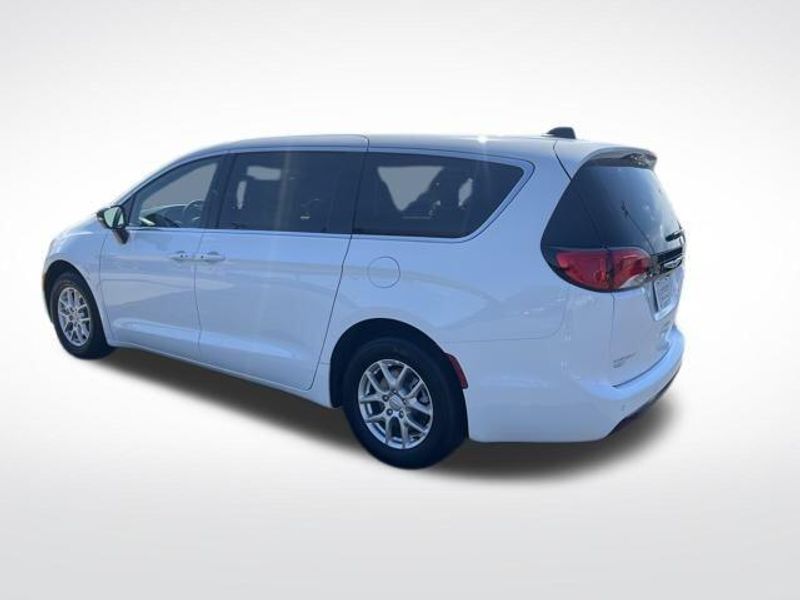 2026 Chrysler Voyager Lx