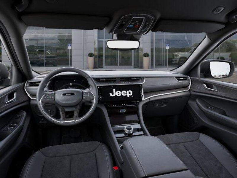 New 2027 Jeep Grand Cherokee Laredo Altitude 4x2Image 14