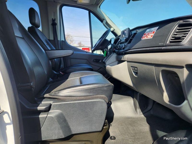 2022 Ford Transit Wagon XLImage 39