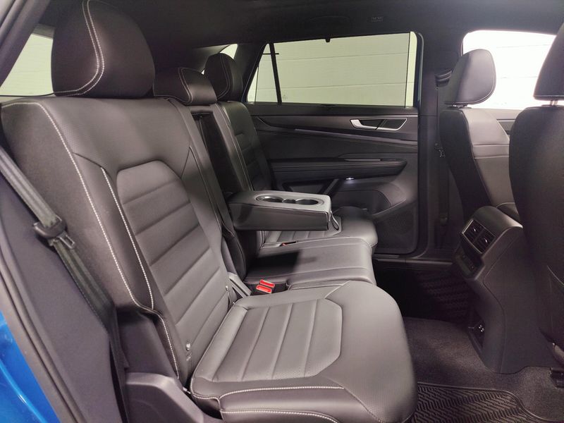 Used 2025 Volkswagen Atlas Cross Sport SEL AWD R-Line Black w/Sunroof/NavImage 20