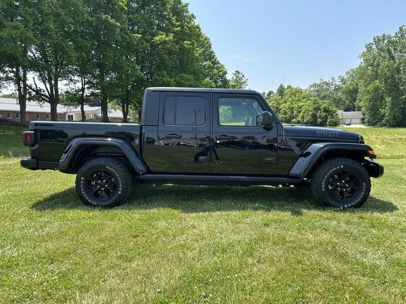 2022 Jeep Gladiator Willys photo 2