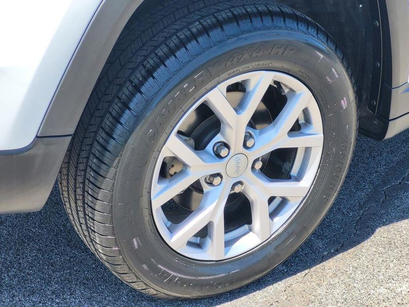 Used 2022 Jeep Grand Cherokee LimitedImage 6