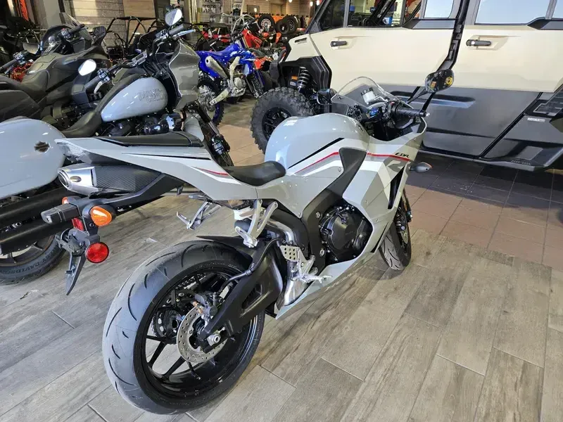 NEW 2026 HONDA CBR600RR Image 6