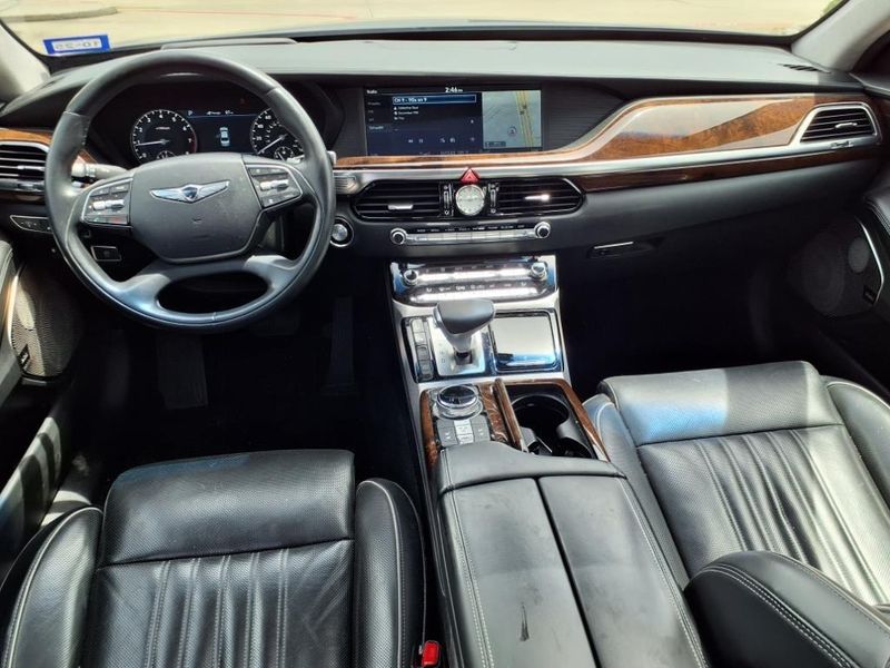2017 Genesis G90 3.3T PremiumImage 11