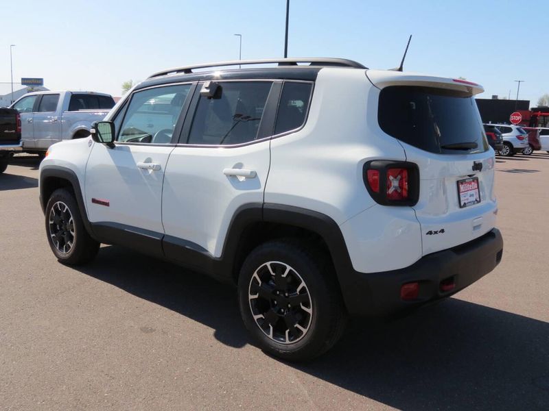 2023 Jeep Renegade Trailhawk 4x4 4dr SUVImage 4