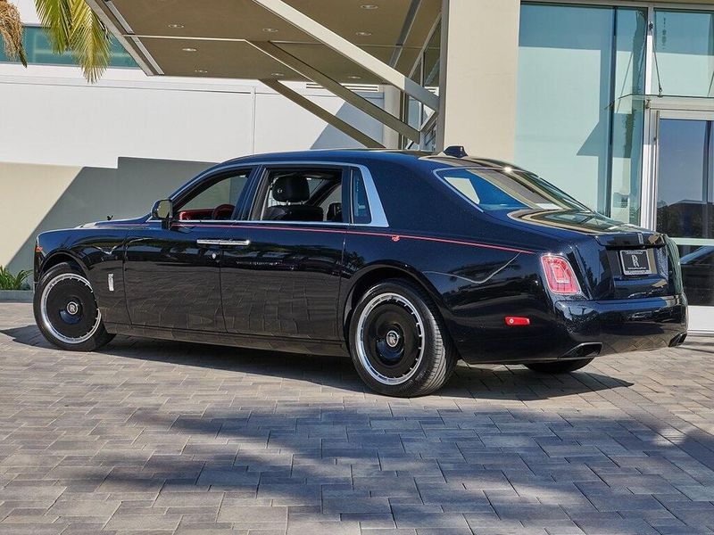 2024 Rolls-Royce Phantom Image 8