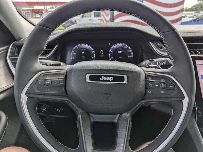 New 2024 Jeep Grand Cherokee L Limited 4x2Image 25