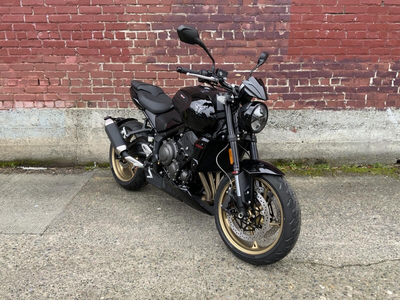 2027 Triumph TRIDENT 800