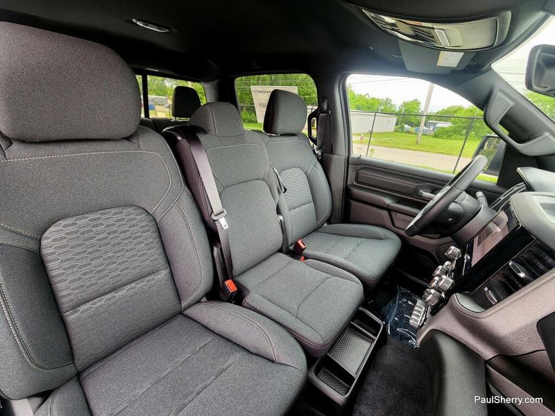 New 2026 RAM 1500 Express Crew Cab 4x4 5'7' Box