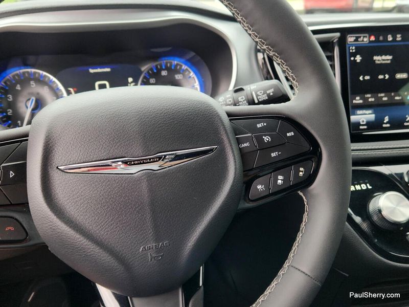 Used 2024 Chrysler Pacifica Touring