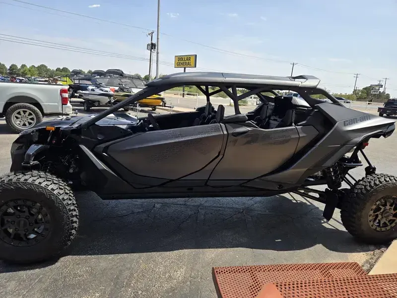 2025 Can-Am MAVERICK R MAX X 999T DCT TRIPLE BLACK Image 4