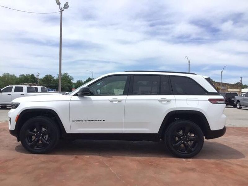 New 2025 Jeep Grand Cherokee Altitude X 4x2Image 2