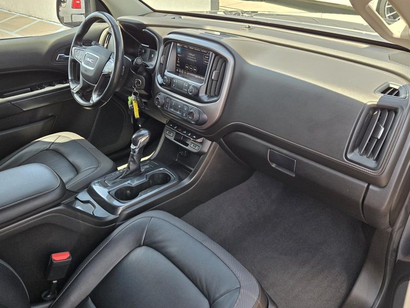 Used 2022 GMC Canyon 4WD Crew Cab 128 AT4 w/Leather