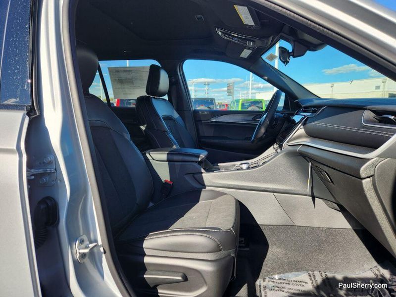 New 2025 Jeep Grand Cherokee Altitude X 4x4