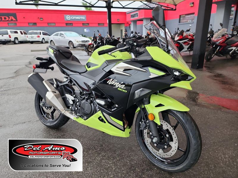 New 2026 Kawasaki NINJA 500 SE ABS Image 1