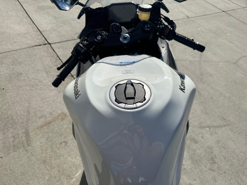 New 2025 Kawasaki NINJA ZX-6R Image 11