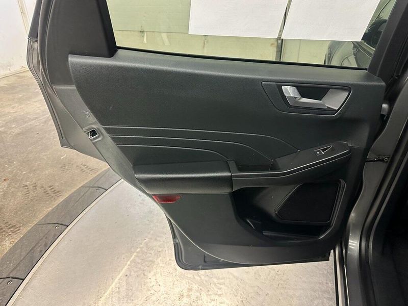 2021 Ford Escape SEImage 20