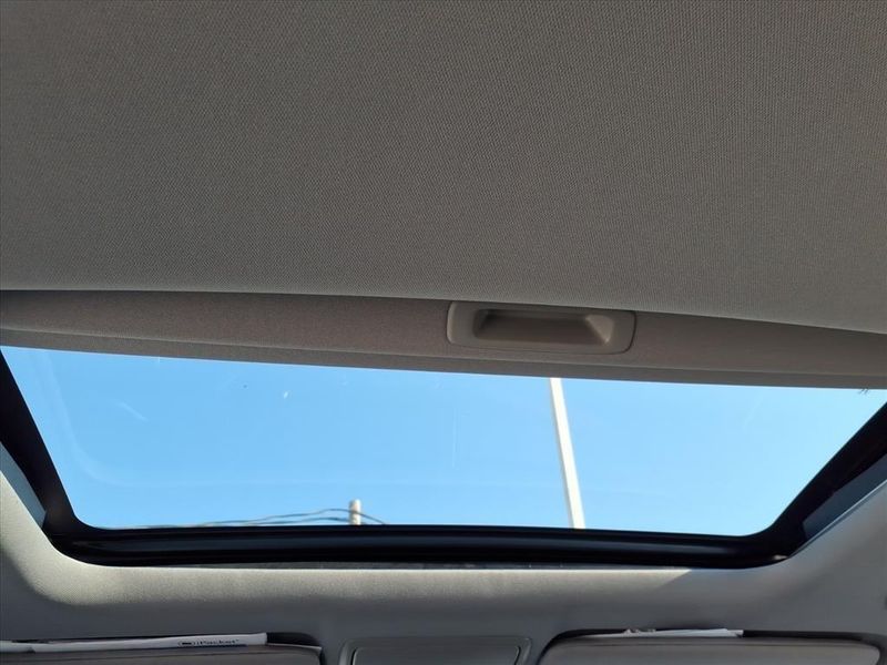 Used 2021 Honda CR-V Hybrid TouringImage 5