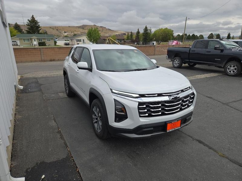 2026 Chevrolet Equinox LT photo 2