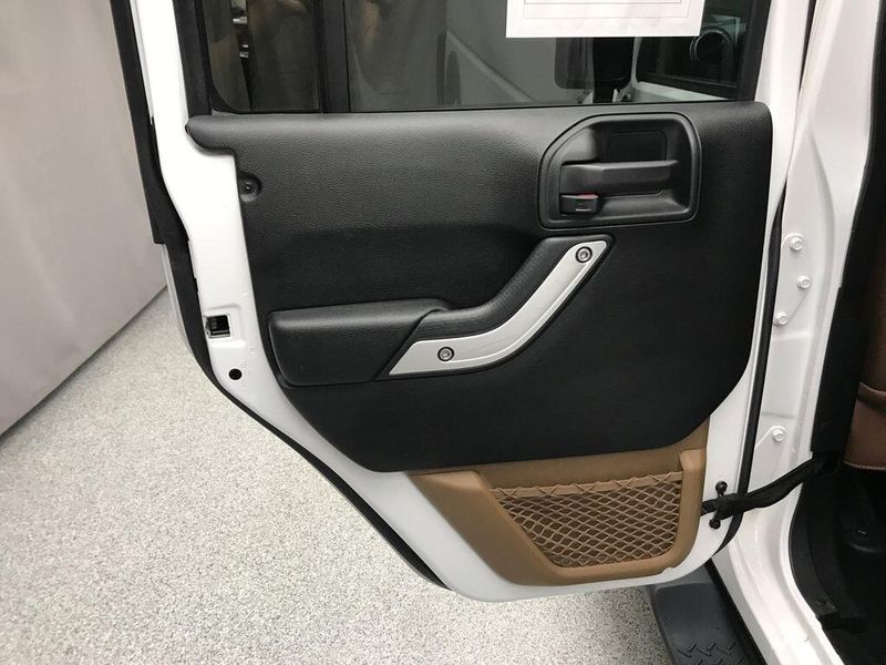 Used 2018 Jeep Wrangler JK Unlimited SaharaImage 8